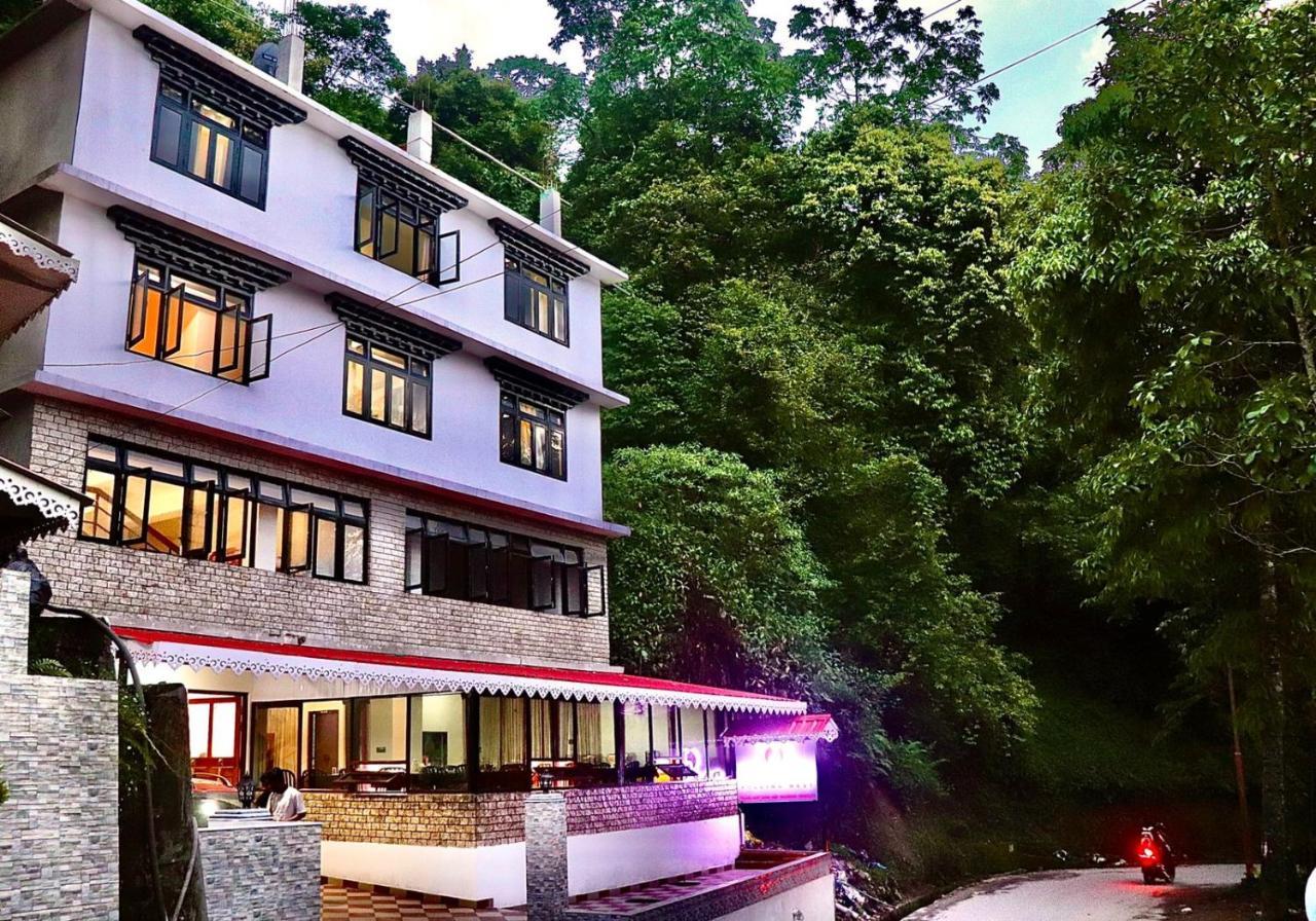 Daksha Pelling Nest Hotel ภายนอก รูปภาพ
